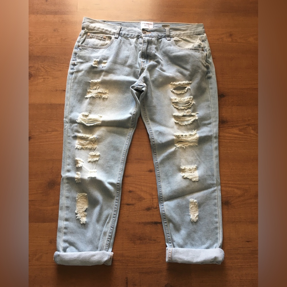 American Blue light denim Capri jeans. WOMEN size 15!